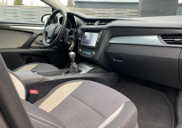 Toyota Avensis cena 49999 przebieg: 189000, rok produkcji 2015 z Kościerzyna małe 172